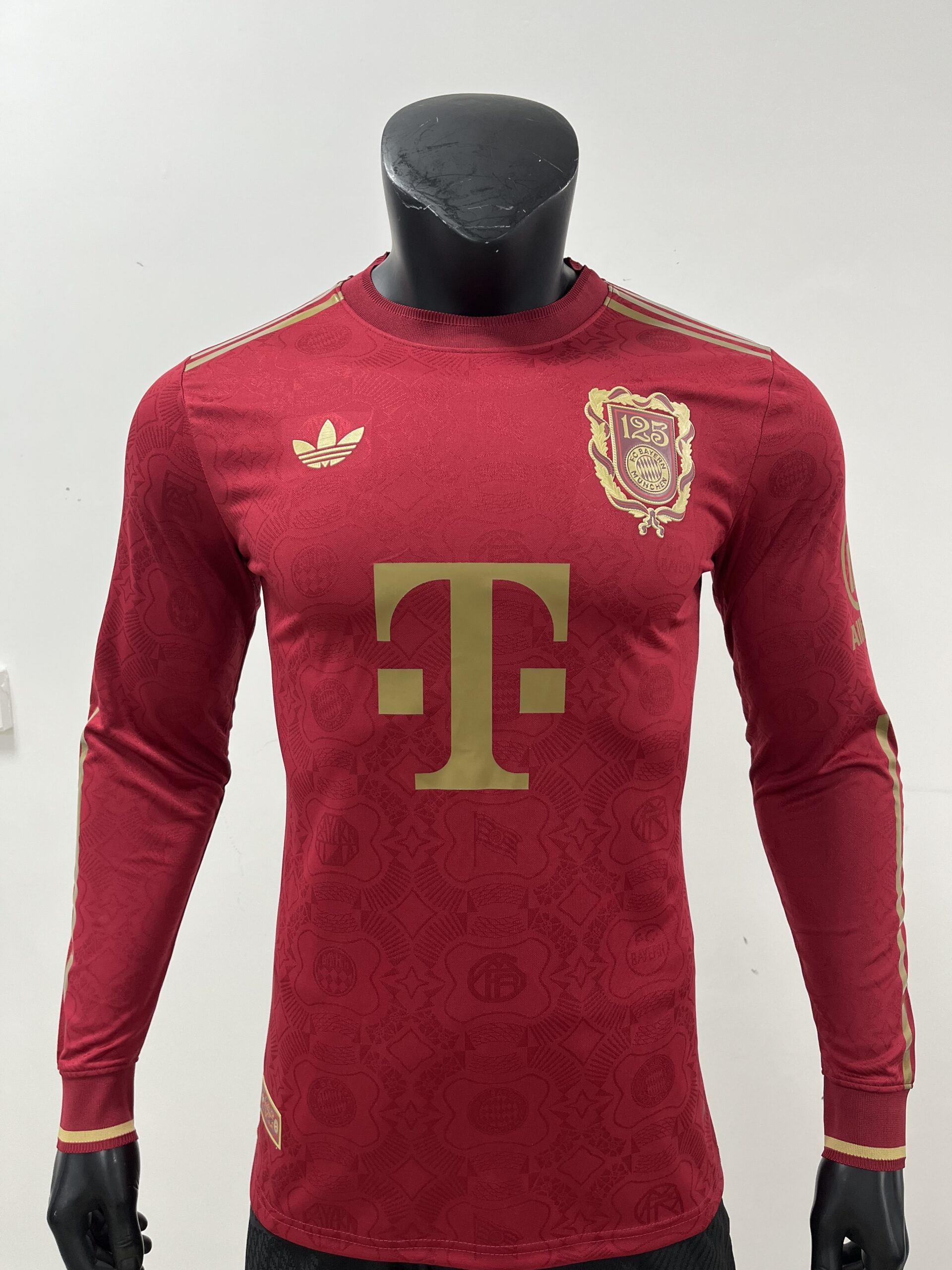 The Bayern Munich 2025/26 125th Anniversary Long Sleeve Jersey